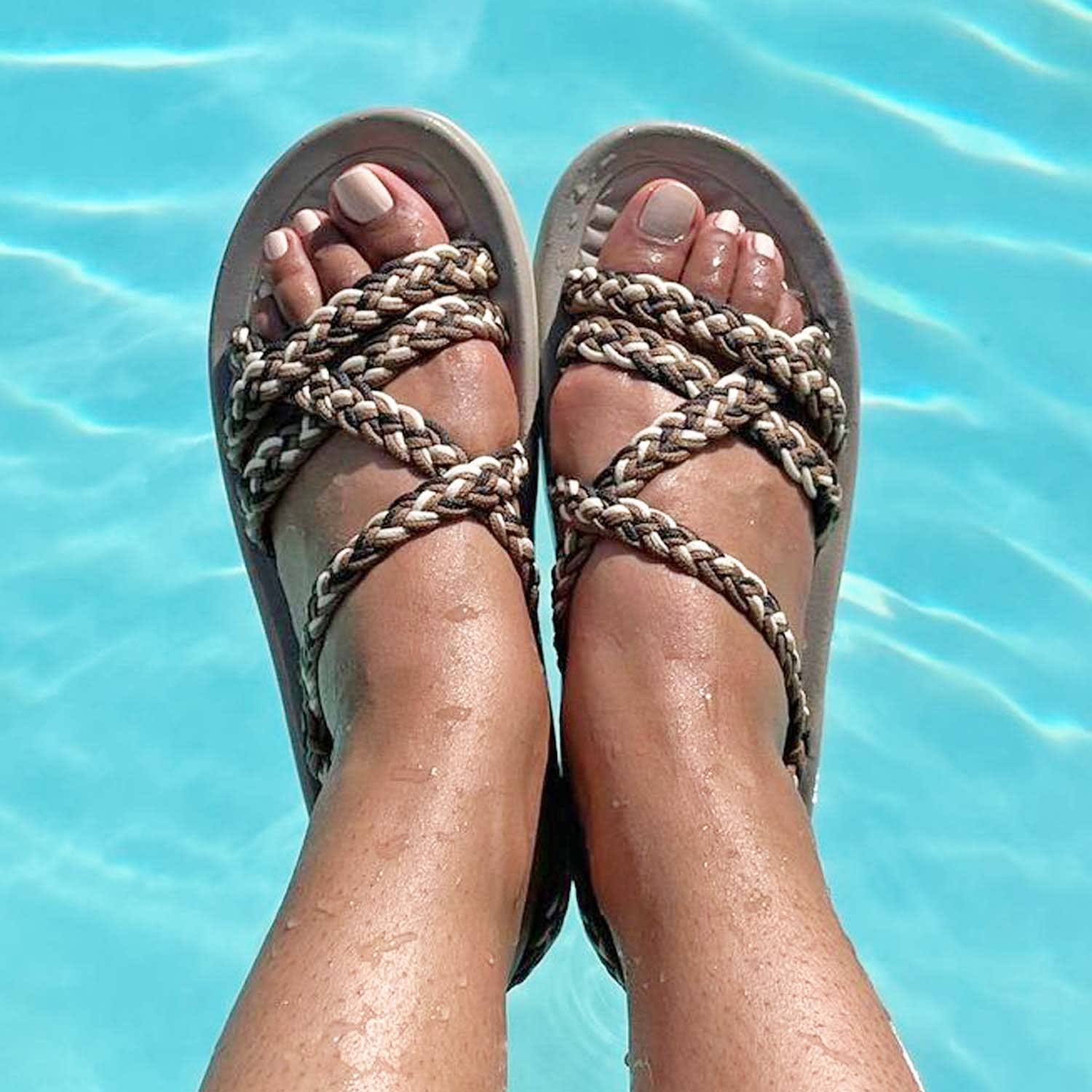  MEGNYA Women's flip Flops Sandals Arch Support,Comfortable  Walking Sandals,Water Sandals Perfect for The Beach/Long Walks/Poolside 