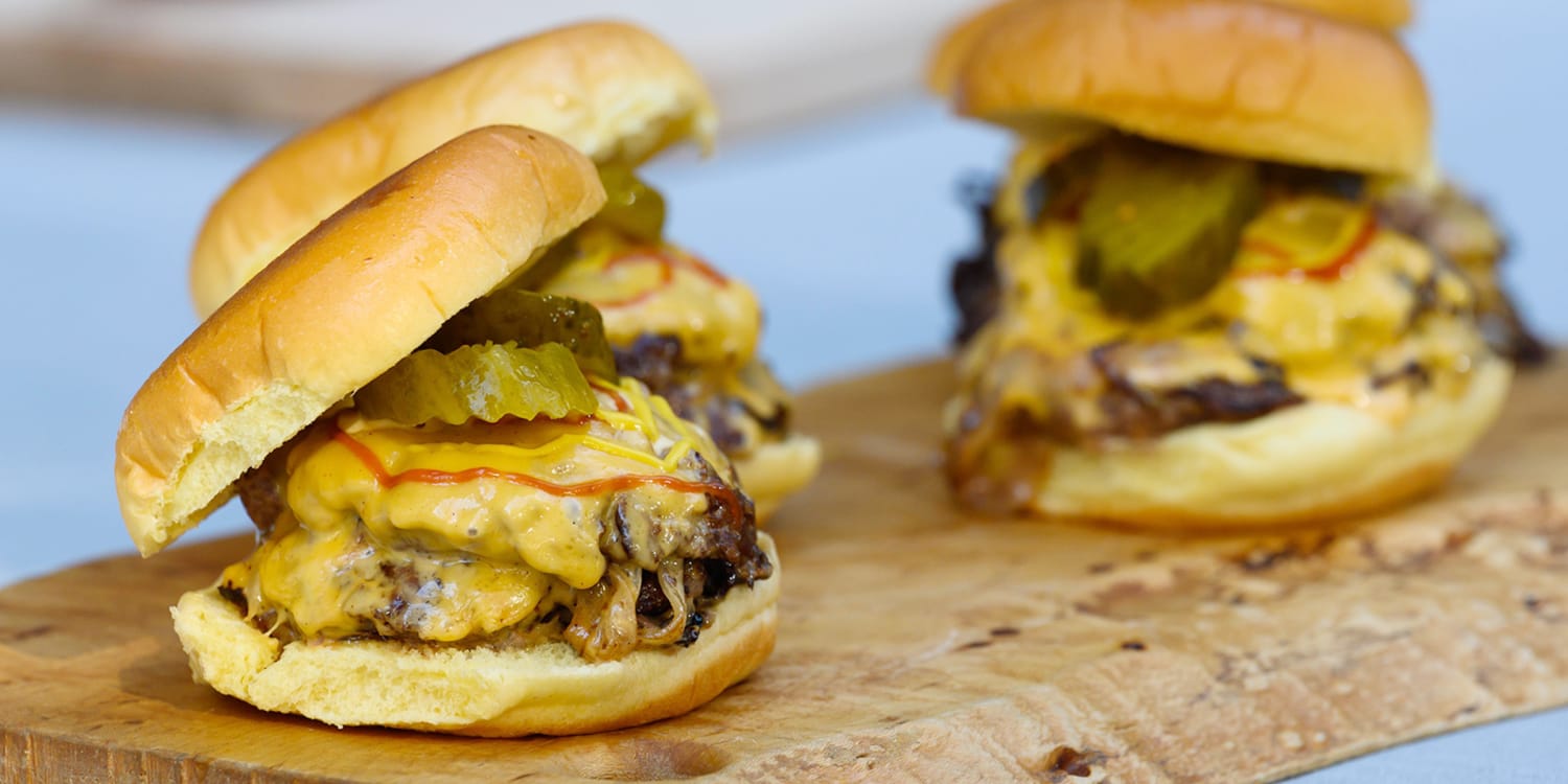 Smash Burger Recipe with Easy Sauce (VIDEO) 