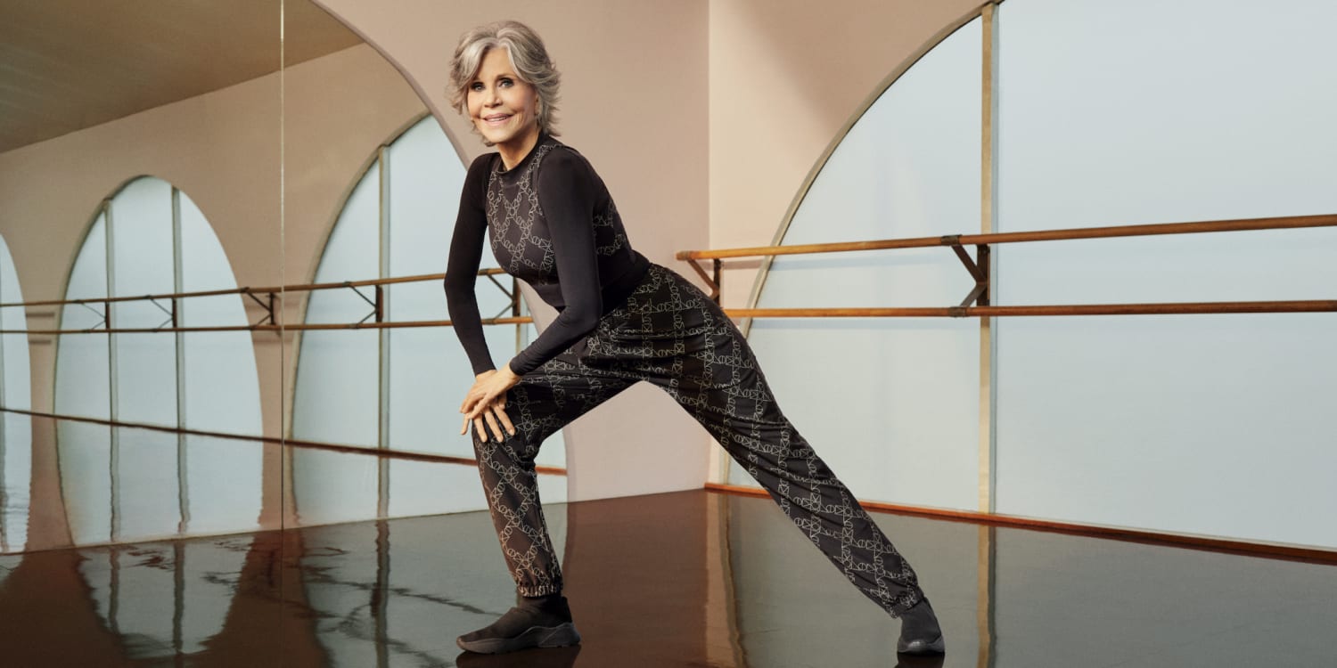 A Top With a Built in Bra: H&M Sports Top with Integral Bra, Jane Fonda Is  the New Face of H&M Move, and We Want Every Single Piece