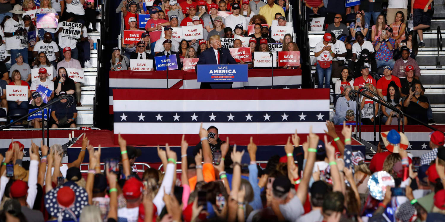 NFL star caught on camera giving Trump rally the finger