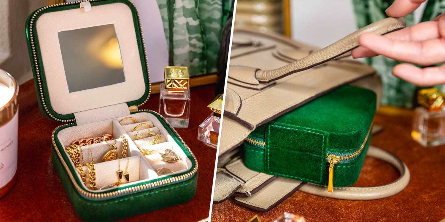 This travel jewelry box is one of Oprah's Favorite Things