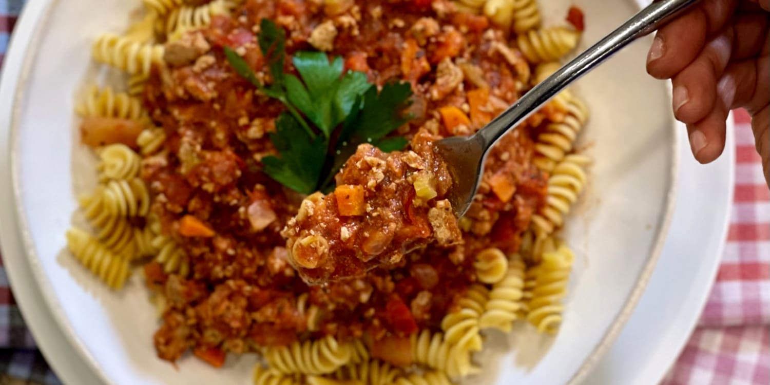 Joy Bauer makes a lighter Bolognese with ground turkey and vegetables