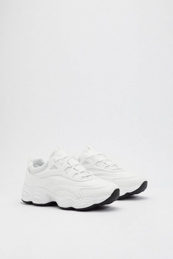 styles that work perfectly with a classic white sneaker