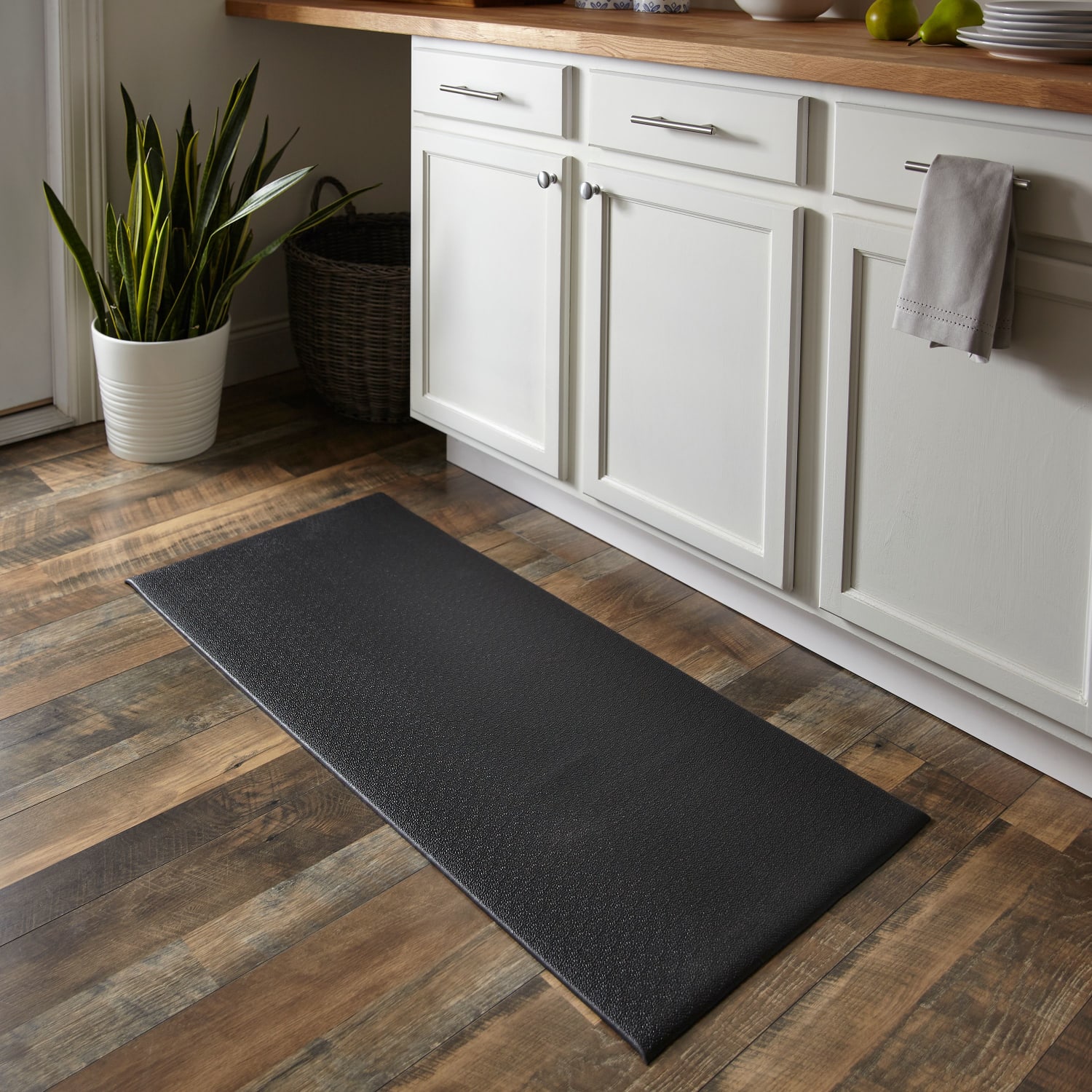 The Comfort Foam Kitchen Mat - Hammacher Schlemmer