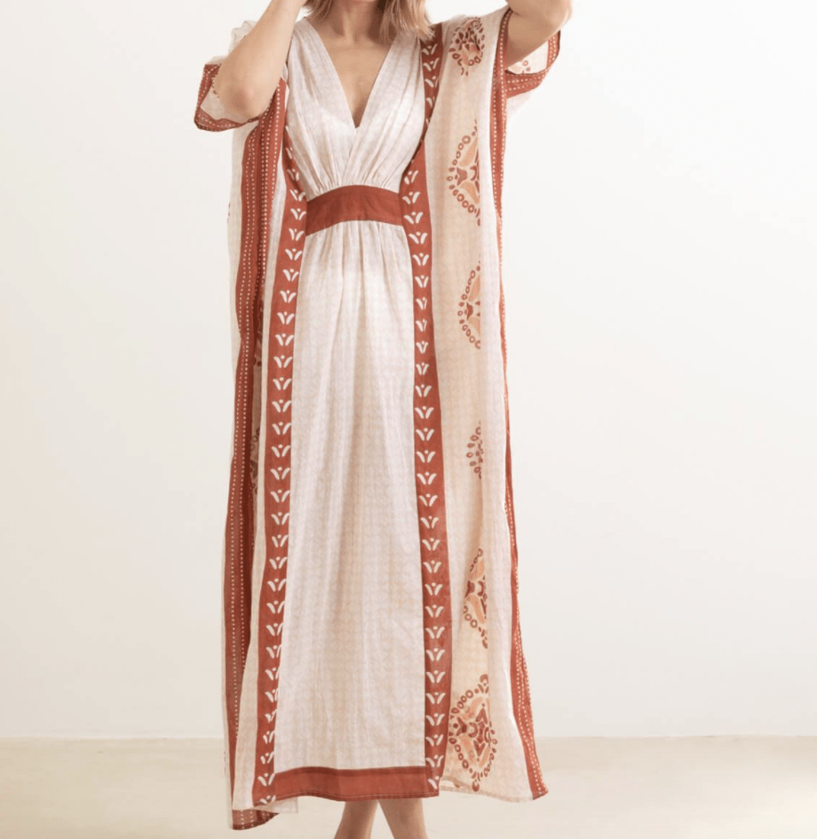 Caftan, moves with the Air and with the Body