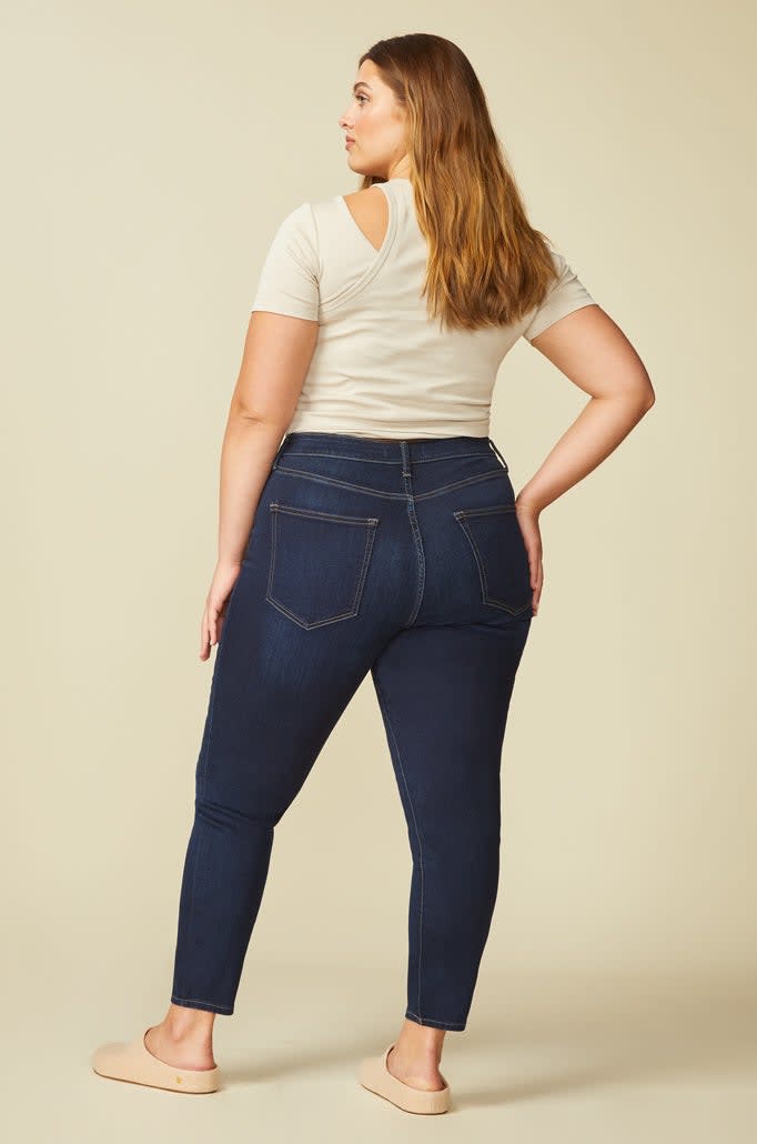 I'm plus-size – the best jean styles if you have wide hips and a tummy,  they're so flattering | The US Sun