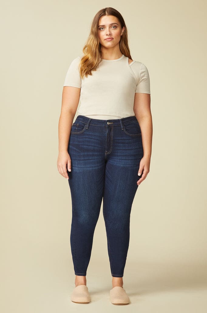 How To Shop For Jeans For Curvy Women, According To Stylists | lupon.gov.ph