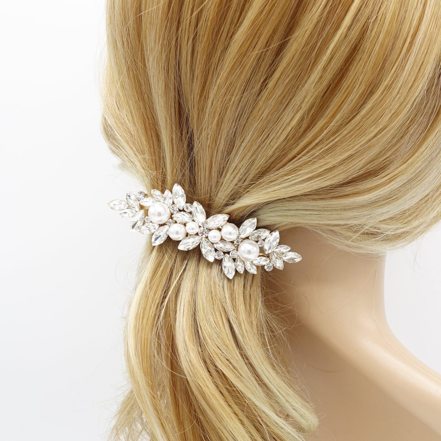 Expect to See These 8 Hair Accessories Everywhere for Fall 2021