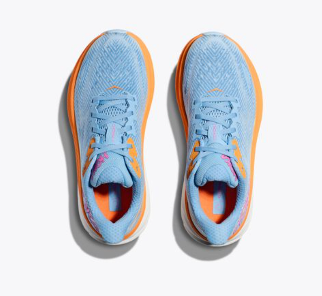 Here's Why Everyone Is Wearing Hoka Exercise Sneakers