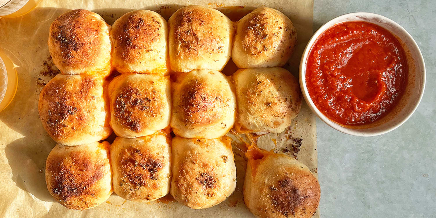 Score big with pull-apart pizza sliders