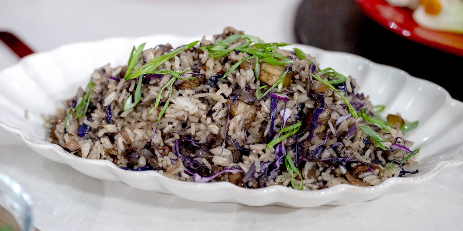 Fill fried rice with the flavors of bacon and red cabbage