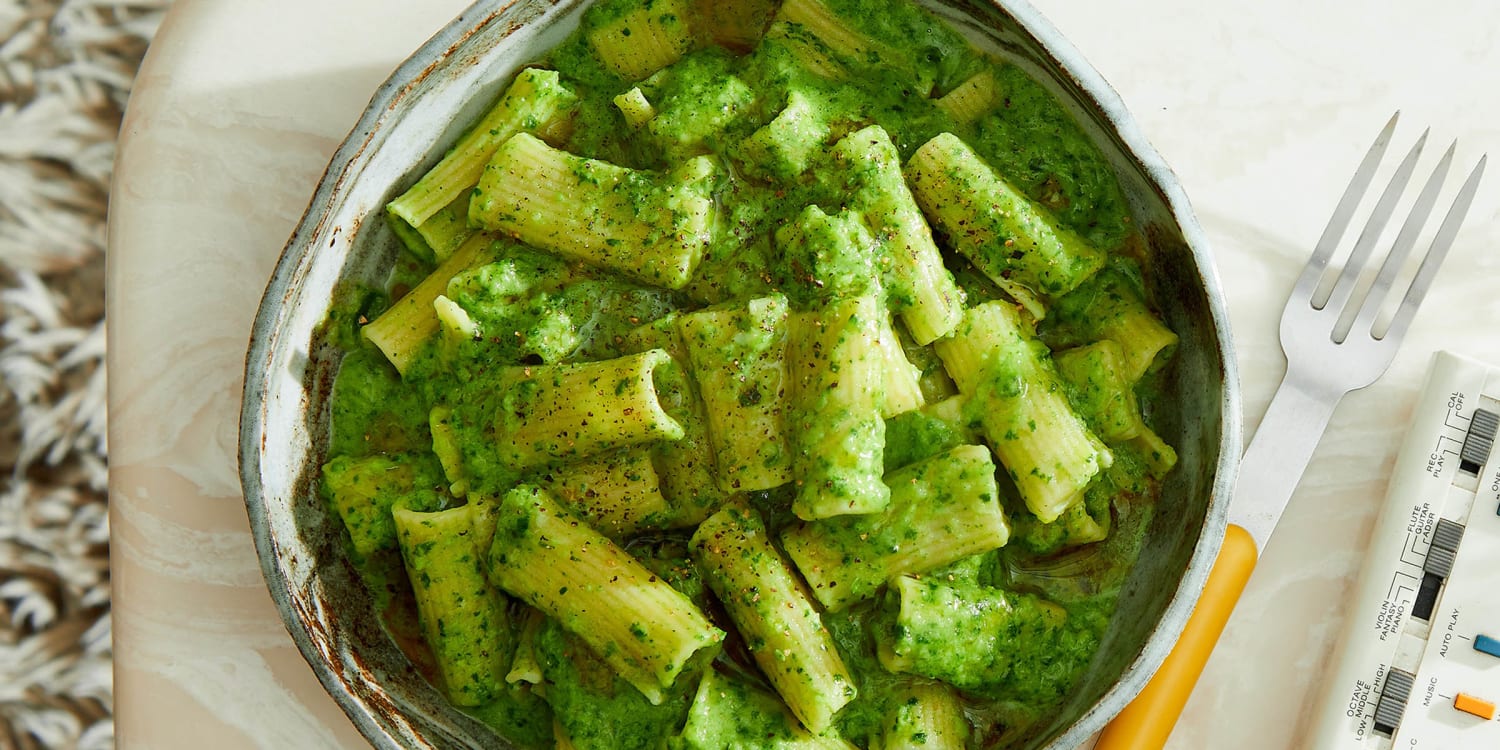 Get your greens in with this veggie-packed broccoli pesto pasta