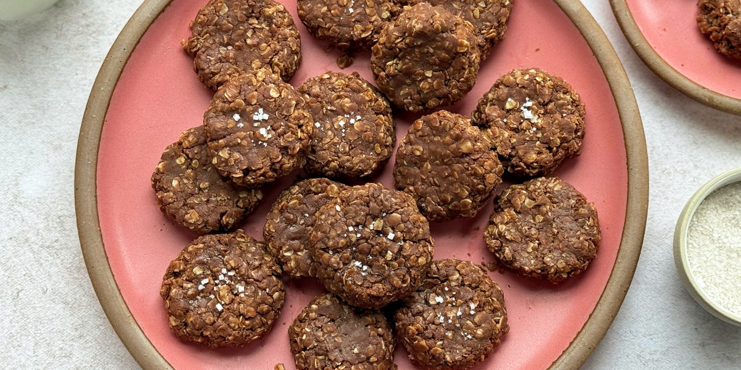 Oatmeal cookies and Nutella make a rich and deeply satisfying dessert