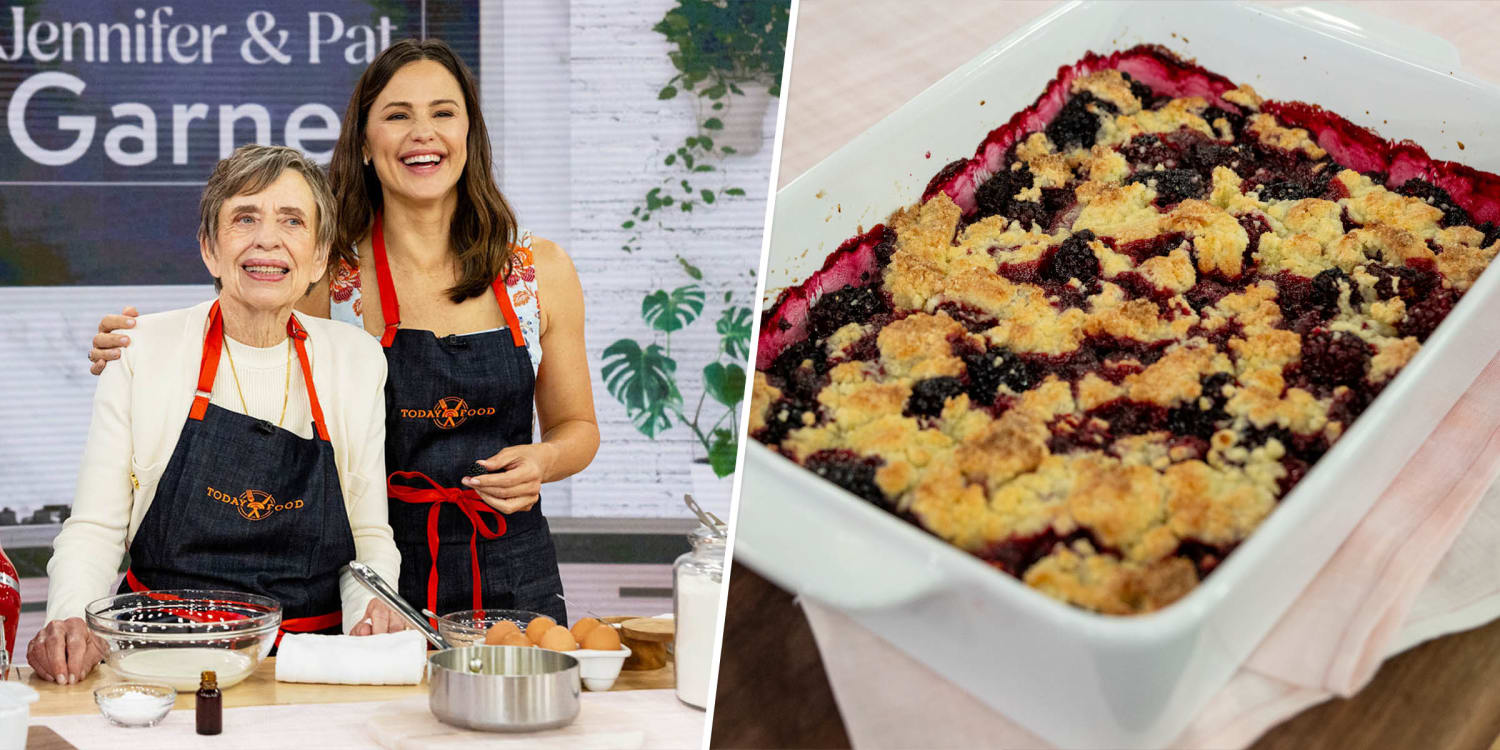 Jennifer Garner and her mom Pat share the recipe for their favorite blackberry crumble
