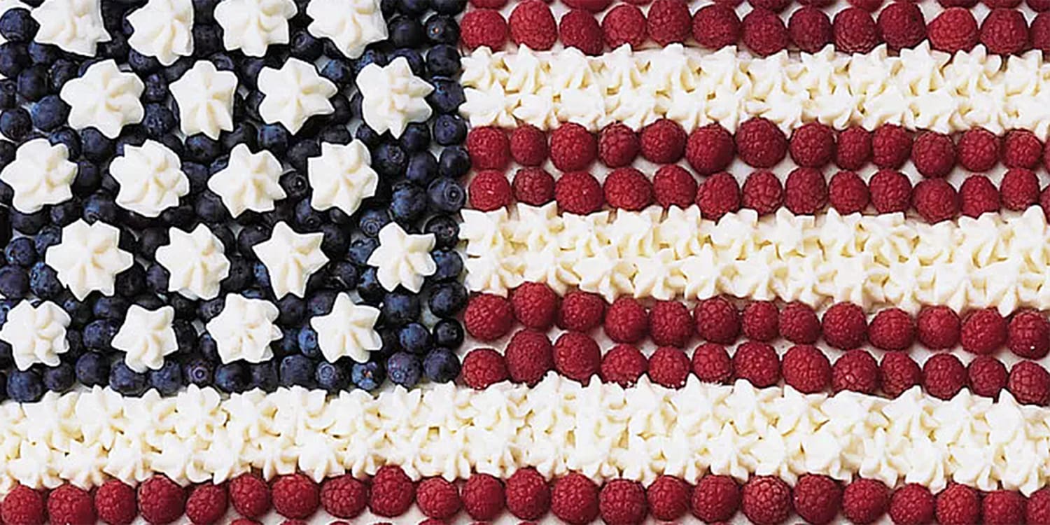 Martha Stewart makes an American flag sheet cake for the Fourth of July