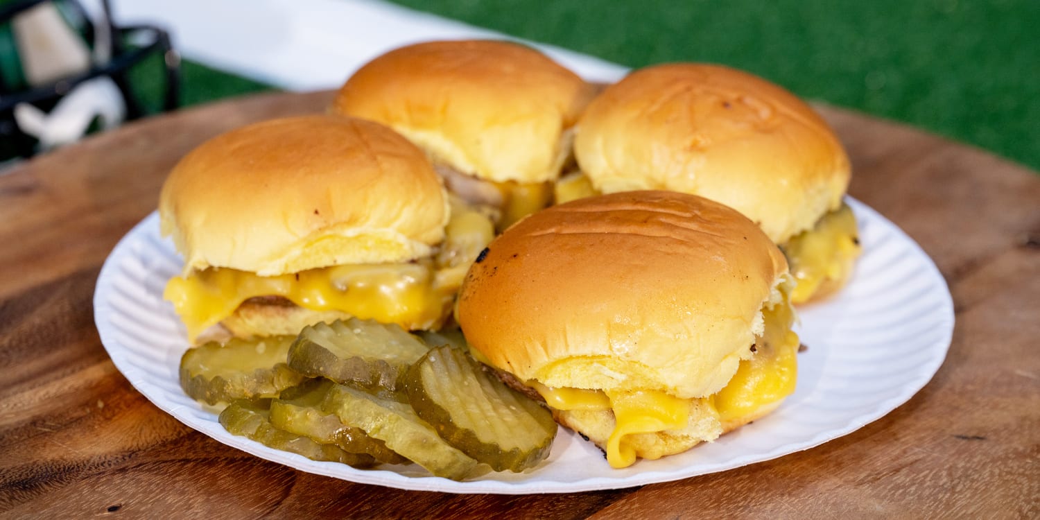 How to make White Manna-style sliders with onions and cheese