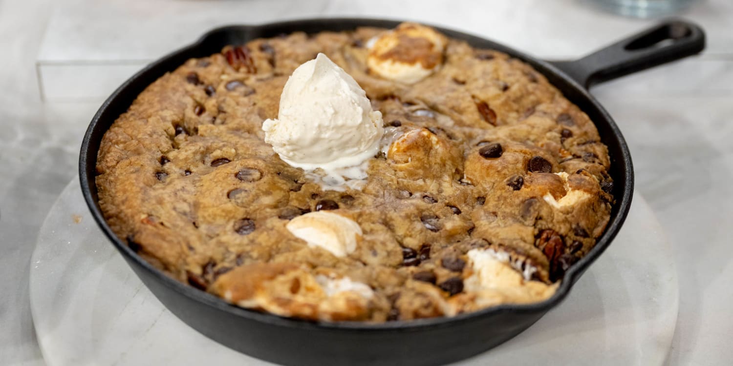 You'd never guess this ooey-gooey skillet cookie was vegan