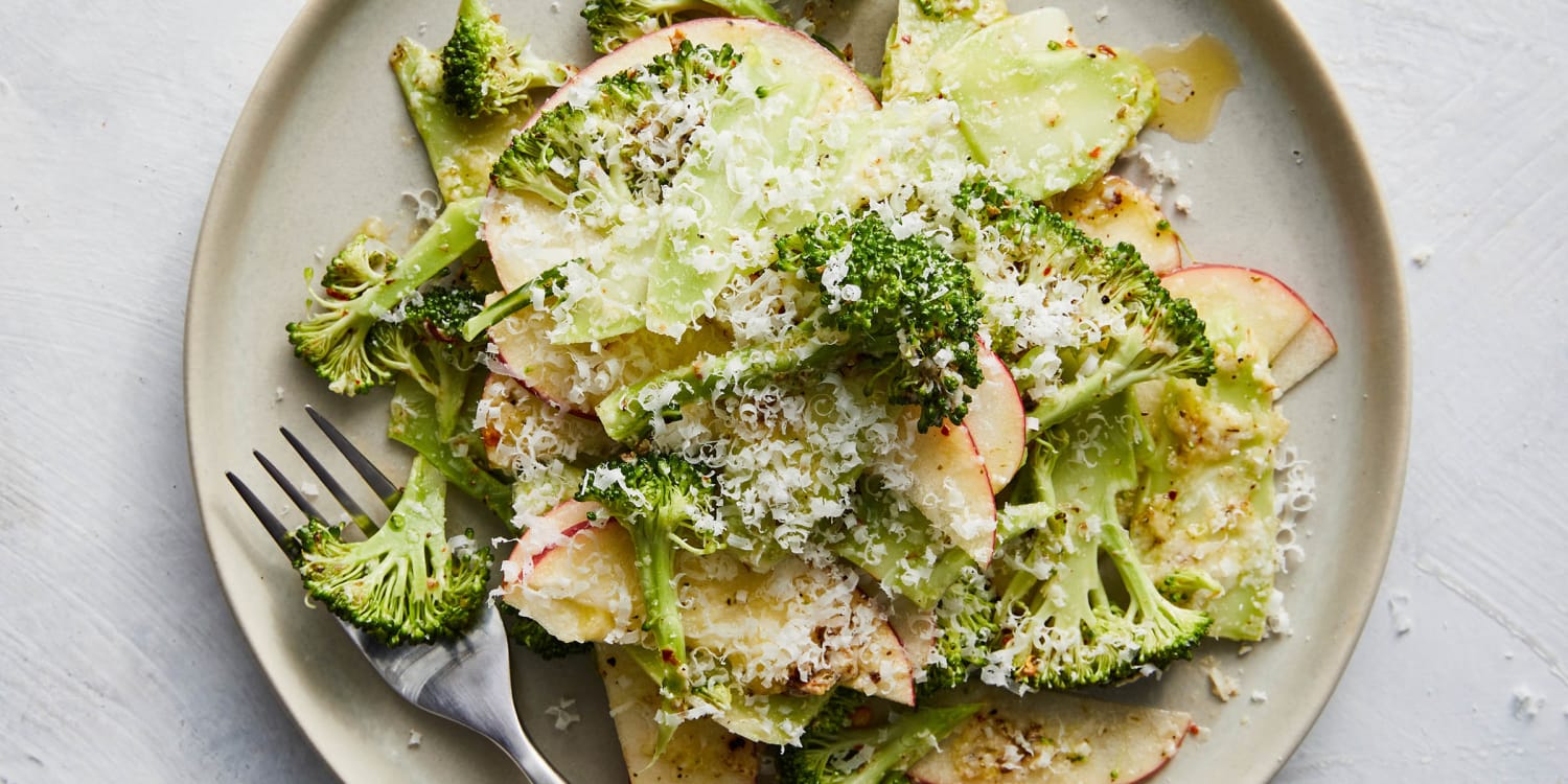 This broccoli apple salad will instantly brighten up your Thanksgiving table