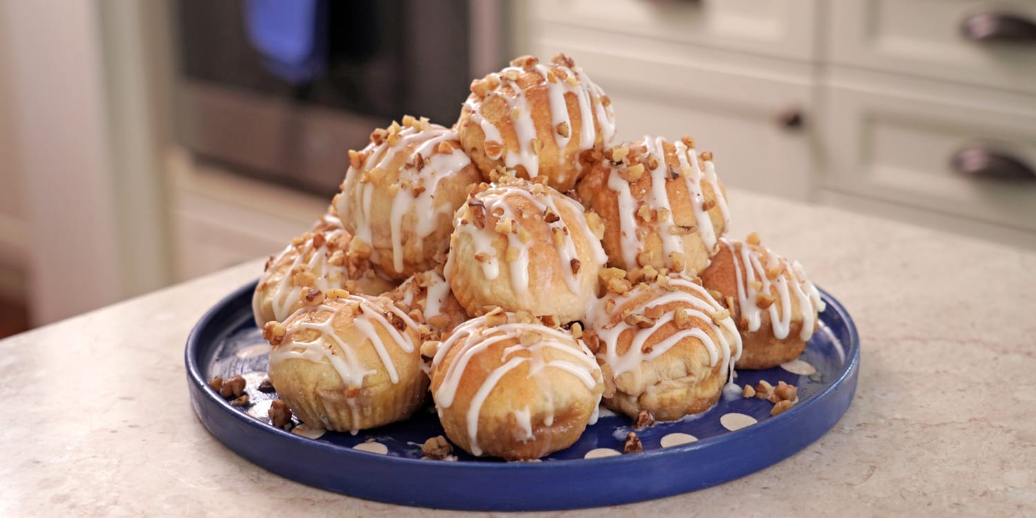 Donna Kelce makes these magic marshmallow dinner rolls every Thanksgiving