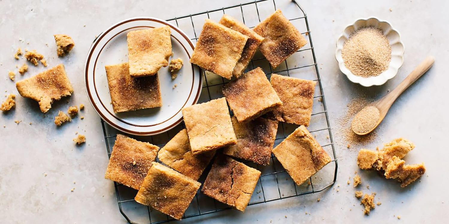 Snickerdoodle blondies are the sweetest 2-in-1 dessert