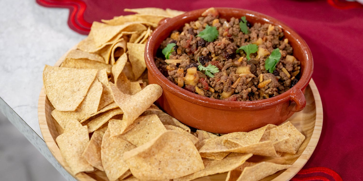 Elizabeth Chambers' mom makes this picadillo every Christmas