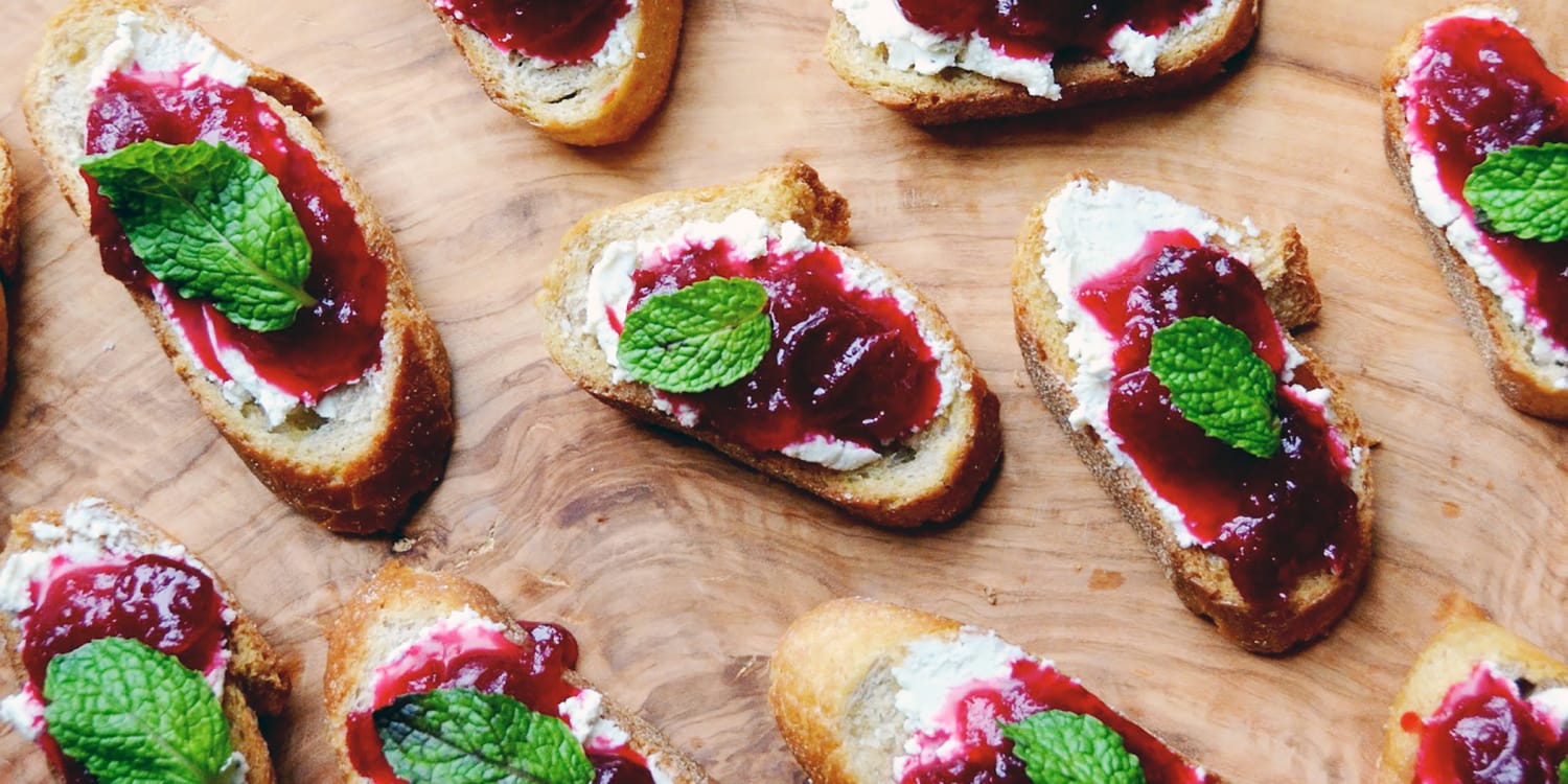 These cranberry goat cheese crostini make the perfect Christmas appetizer