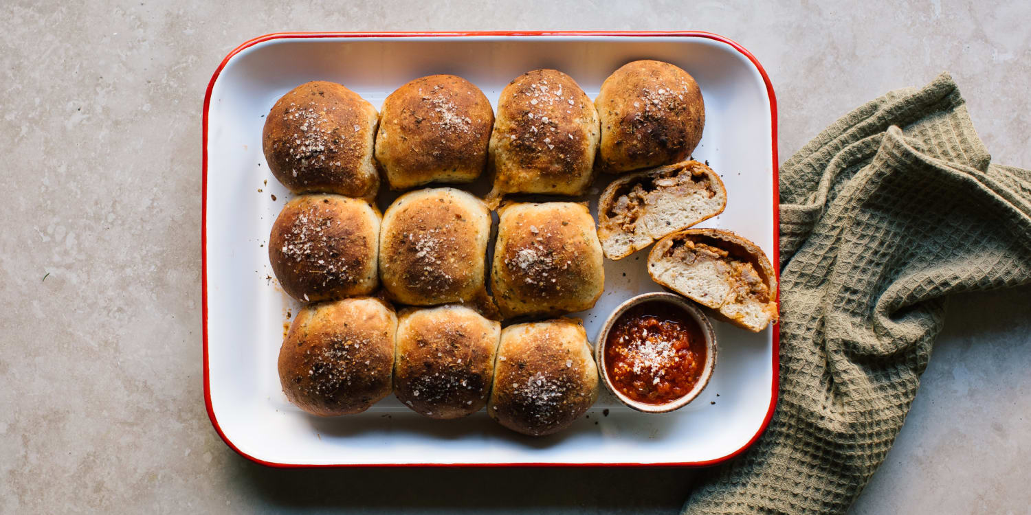 Score big with pull-apart pizza sliders