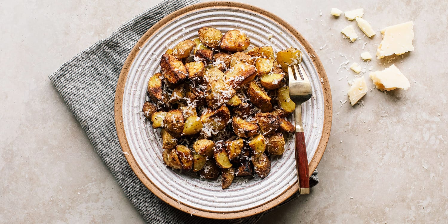 These easy air fryer potatoes are a flavorful side dish