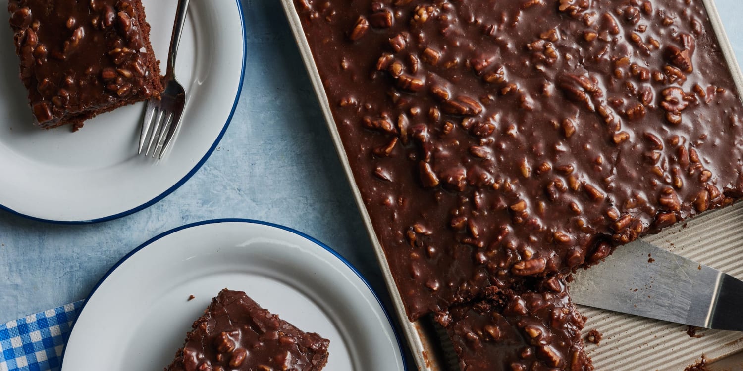 Katie Lee Biegel says 'people always go nuts' for her mom's Texas sheet cake