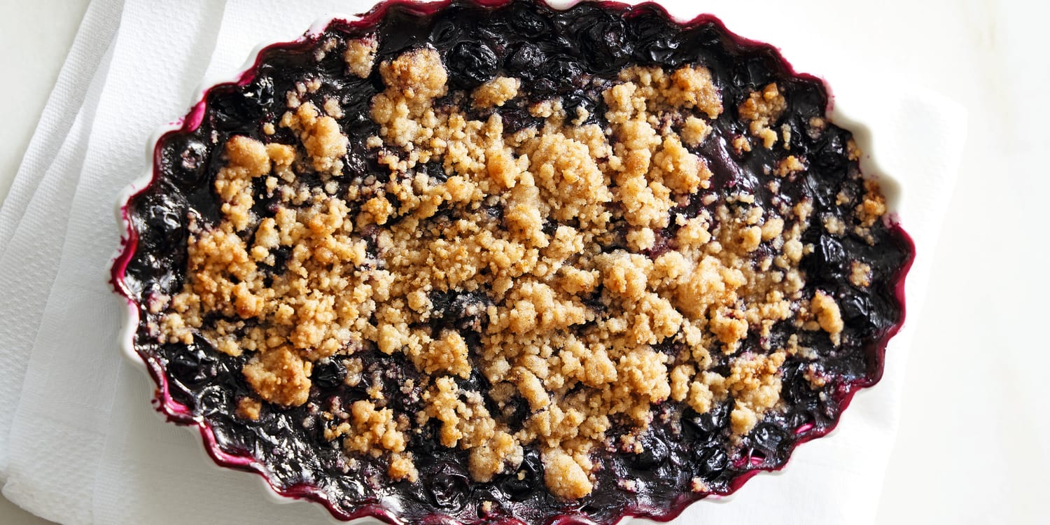 Martha Stewart's Blueberry Crisp Is A Summertime Crowd-Pleaser