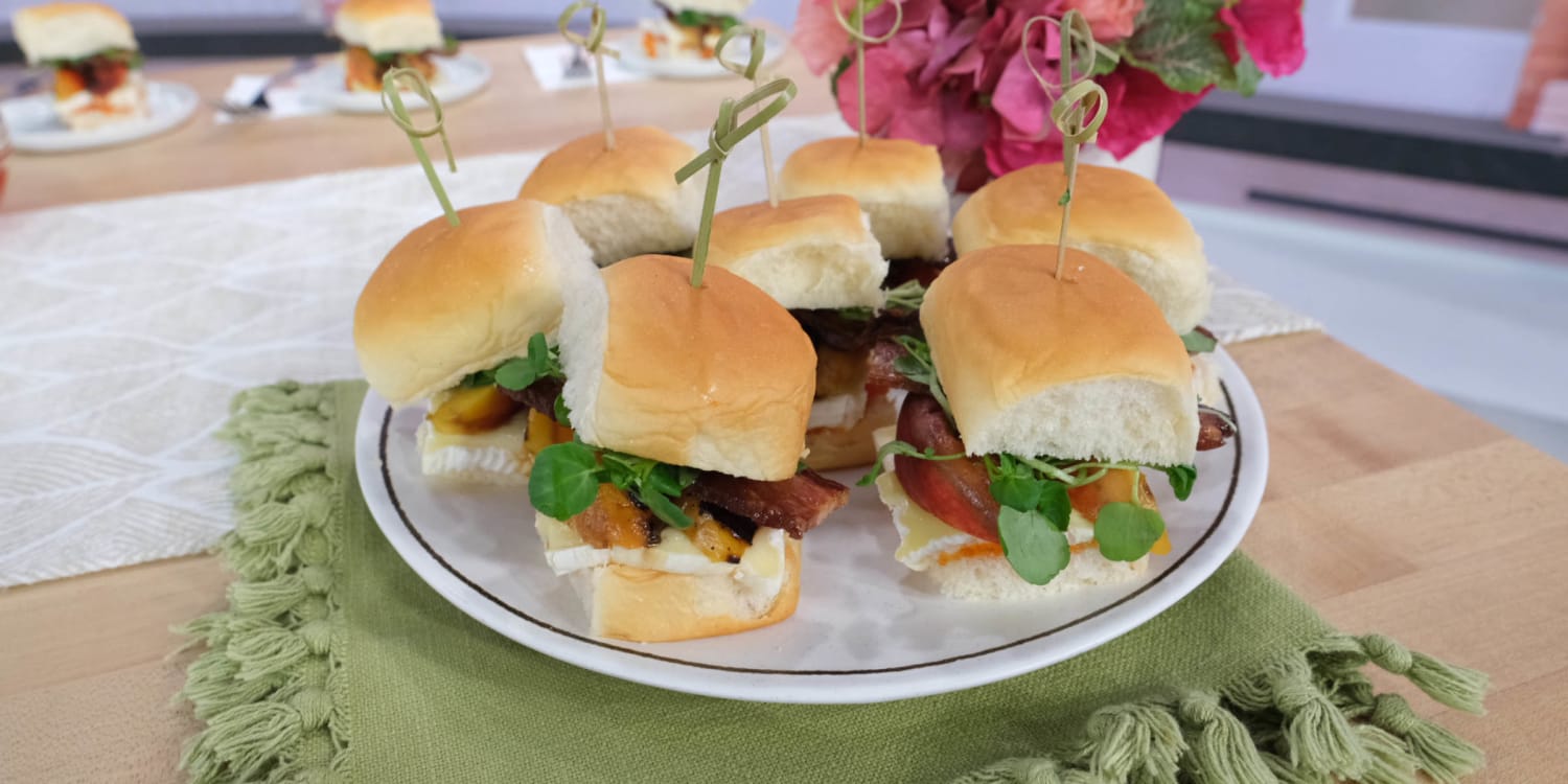 Grilled Peach and Brie Sliders Are the Summer Bite You Need