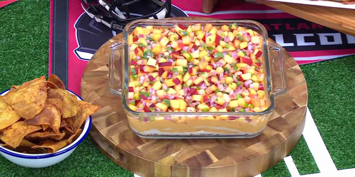 Make This Layered Peach Salsa Dip Before Summer's Over