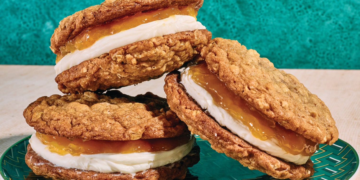These Oatmeal Creme Pies Have a Peachy Surprise