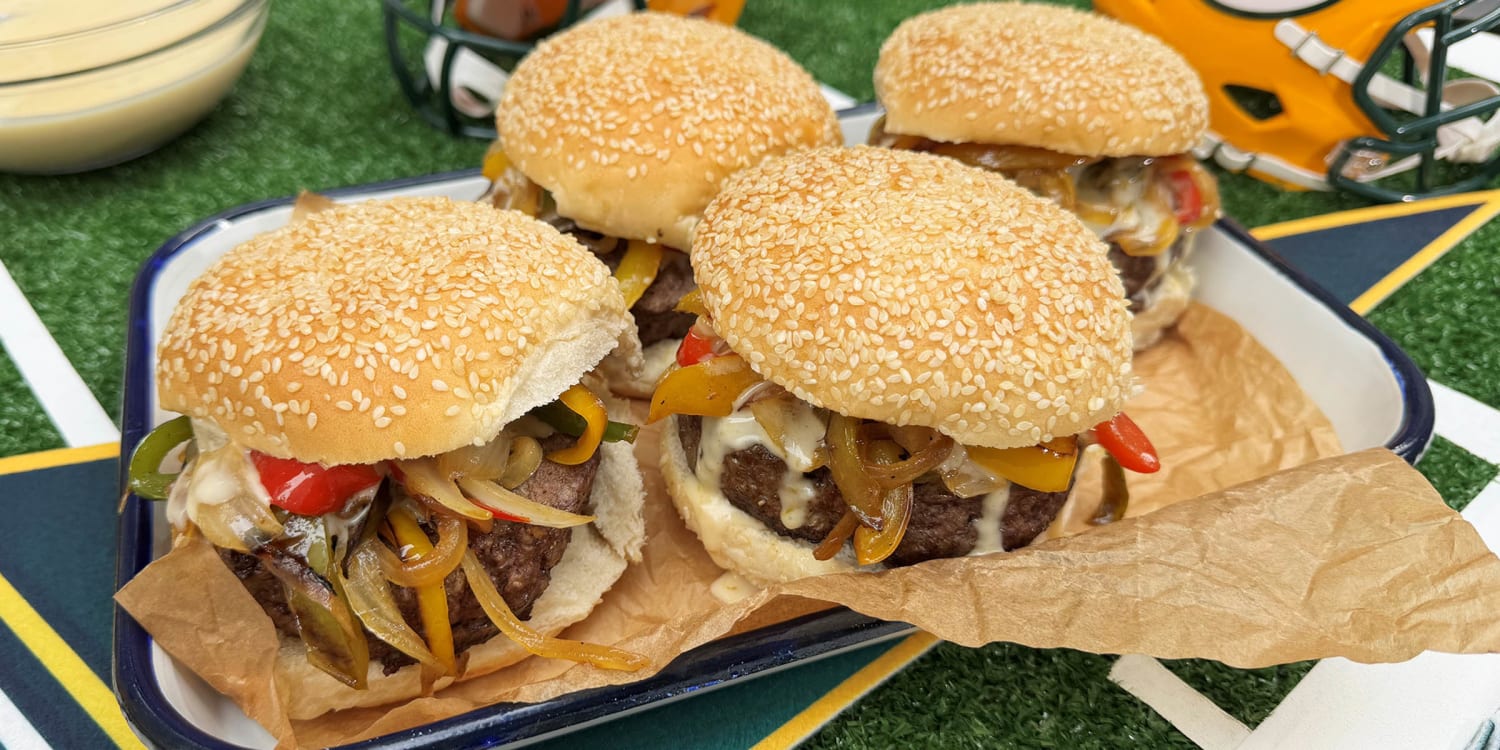 Burgers Get a Tex-Mex Twist With Queso, Peppers and Onions