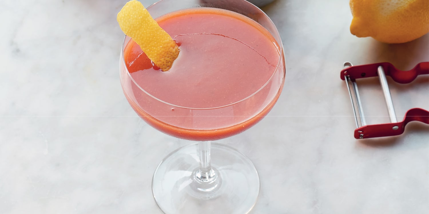 How to Make the Best Bloody Mary Mix in Your Blender