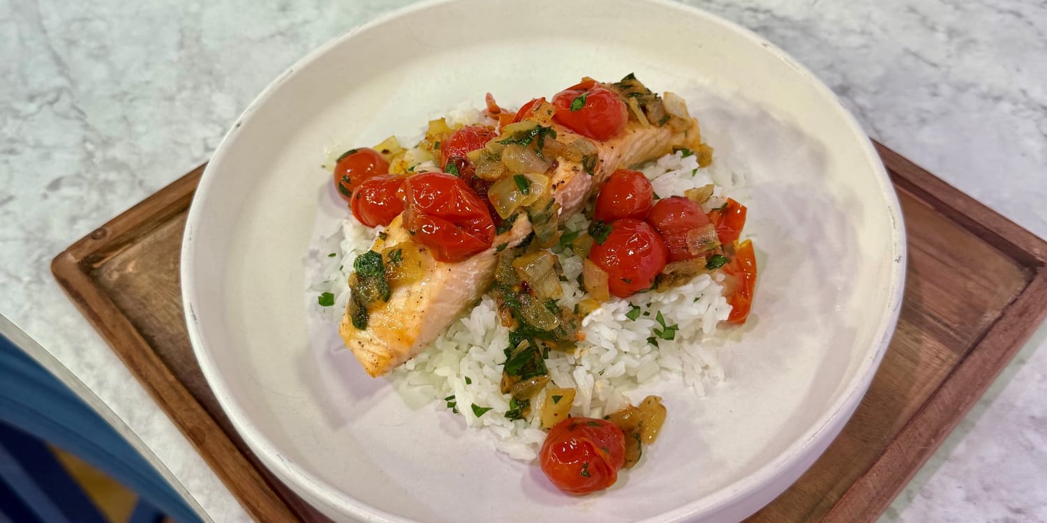 Make Dinner in a Flash With Sheet-Pan Salmon and Cherry Tomatoes