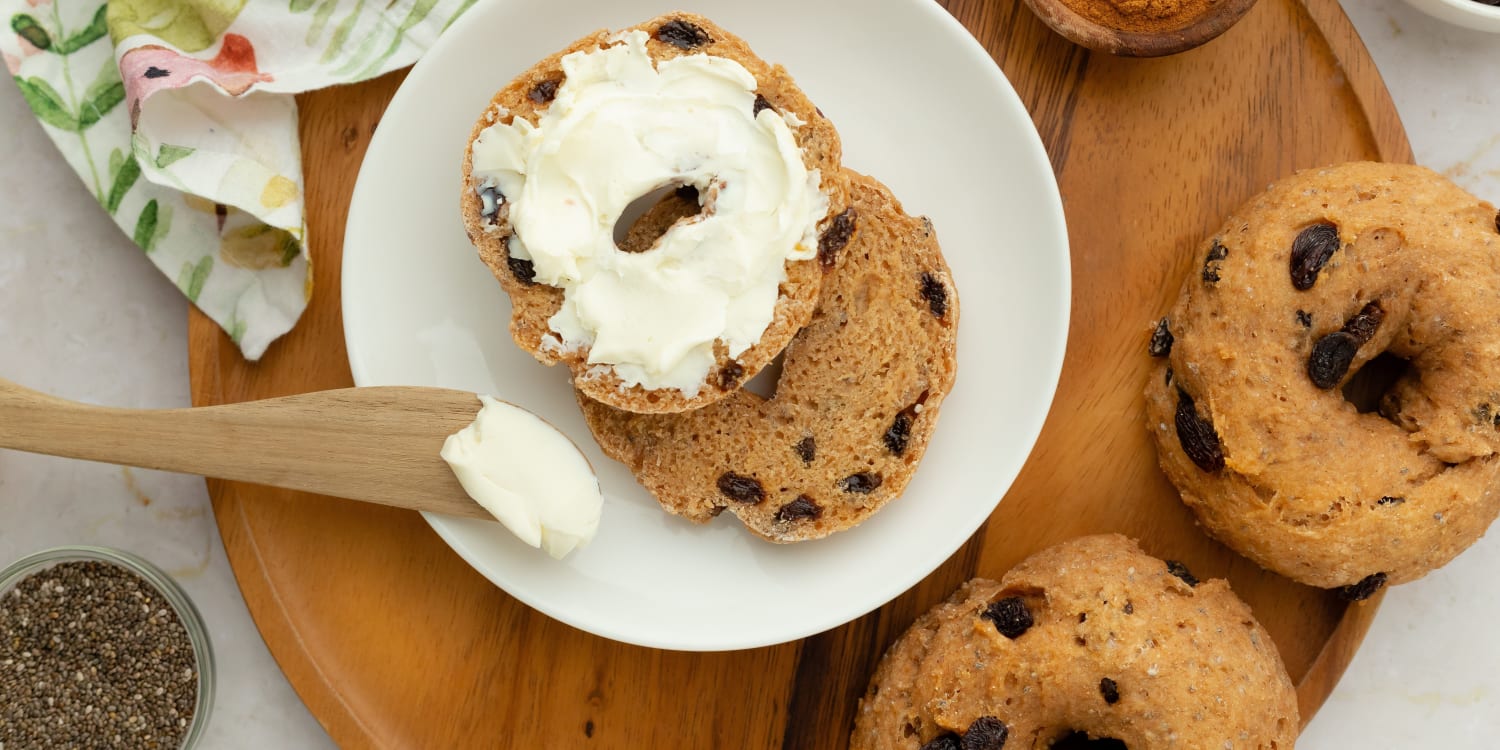 Make High-Protein Cinnamon Raisin Bagels Using Greek Yogurt
