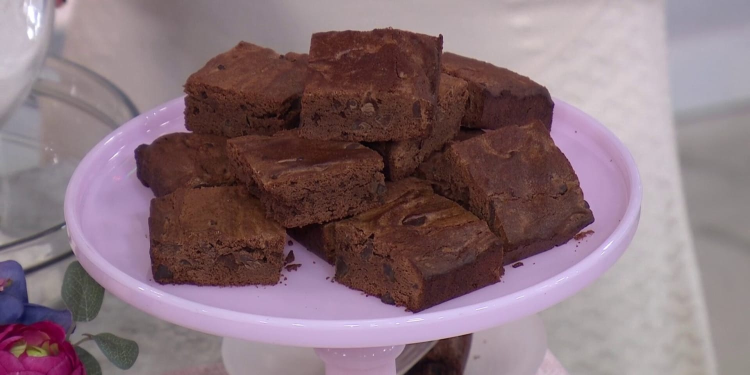 Demi Lovato's Chocolate Chip Fudge Brownies Are 'Everything'