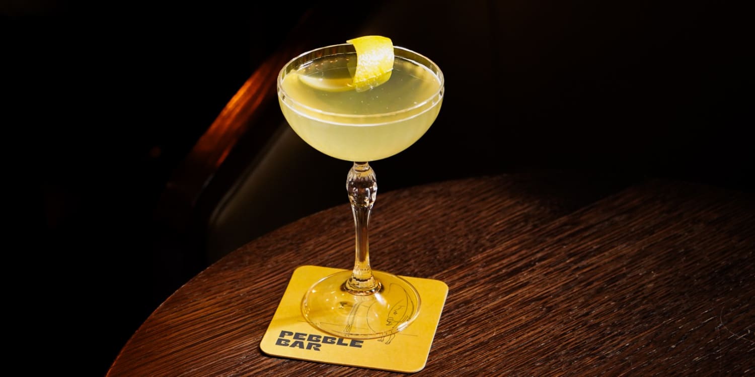 This Cocktail Is a Cross Between the French 75 and Bee's Knees