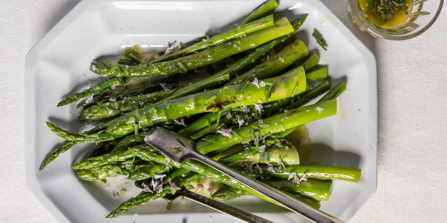 Roasted Asparagus With Tarragon Vinaigrette Is the Springiest Side Dish