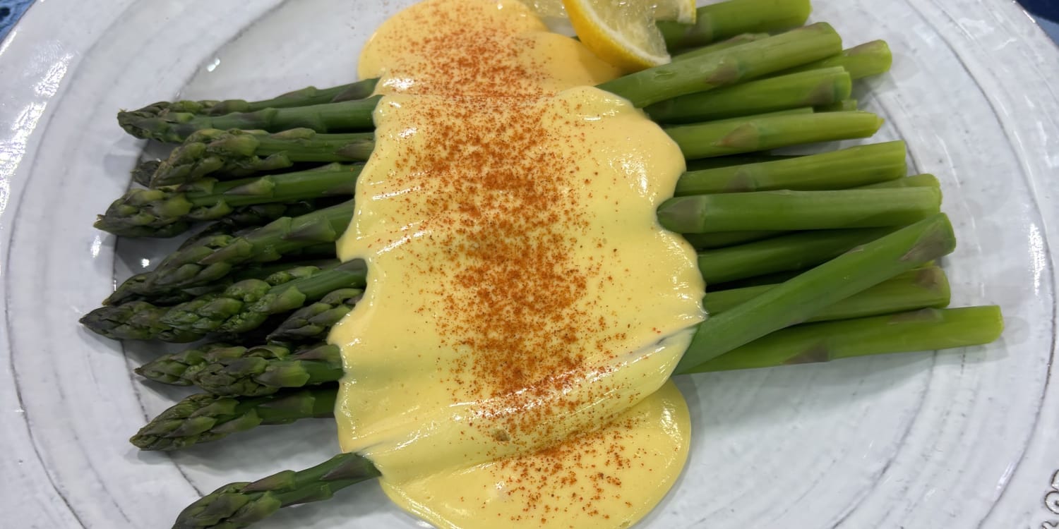 Asparagus and Hollandaise Sauce Are a Classic French Combo