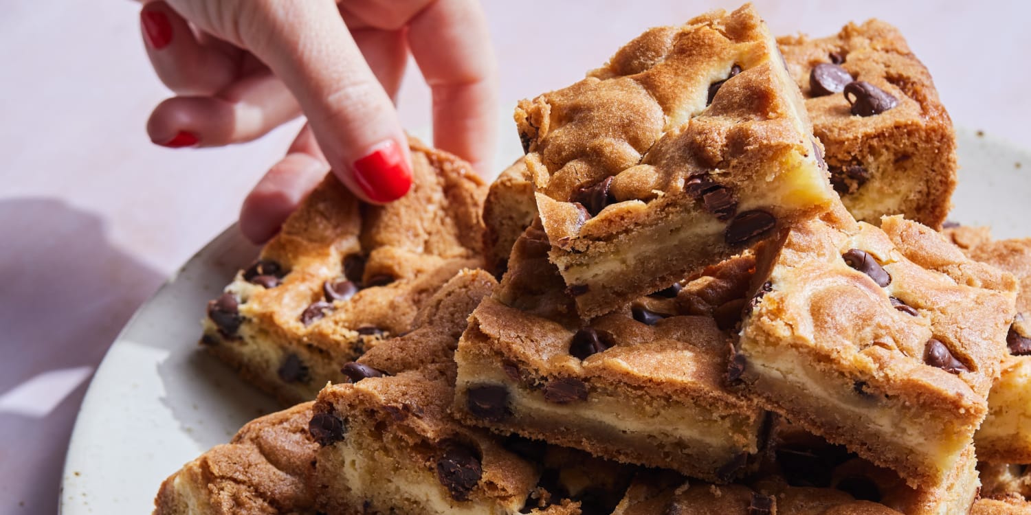 Combine Chocolate Chip Cookies and Cheesecake Into the Ultimate Dessert Bars