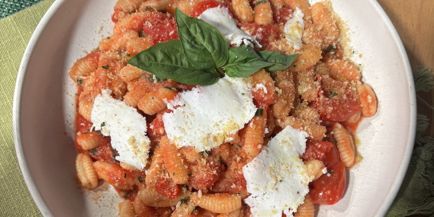 Toss Pasta with a Fresh Cherry Tomato Sauce for an Easy Dinner