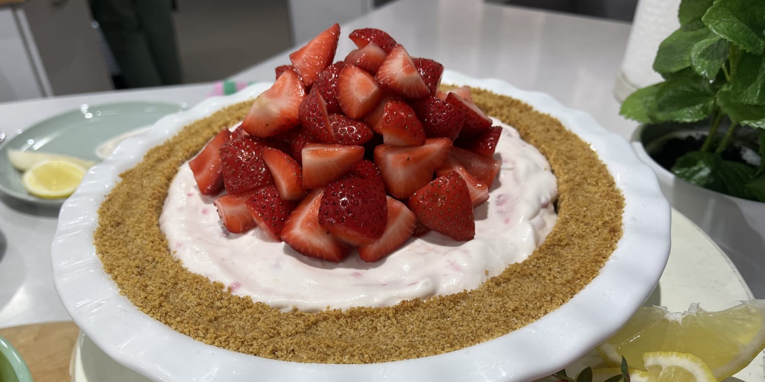 This Frozen Strawberry Pie Is a No-Sweat Summer Treat