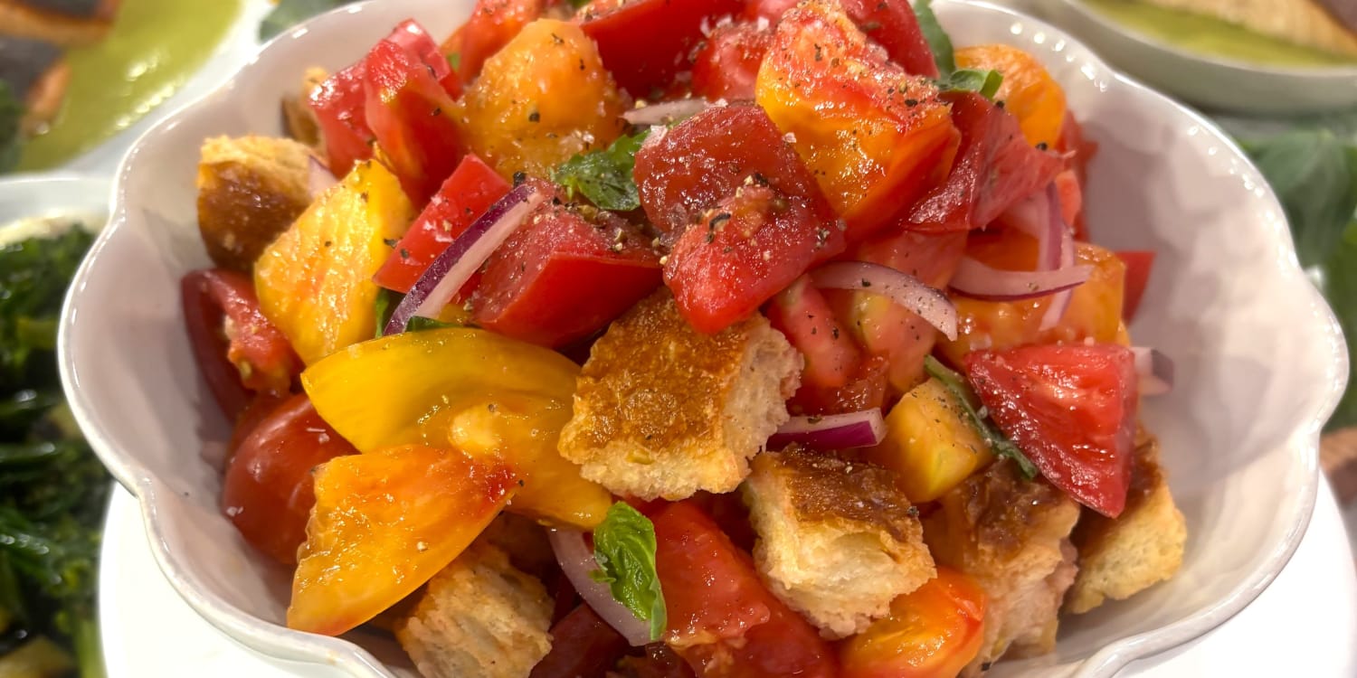 This Simple Salad Lets Peak-Summer Tomatoes Shine