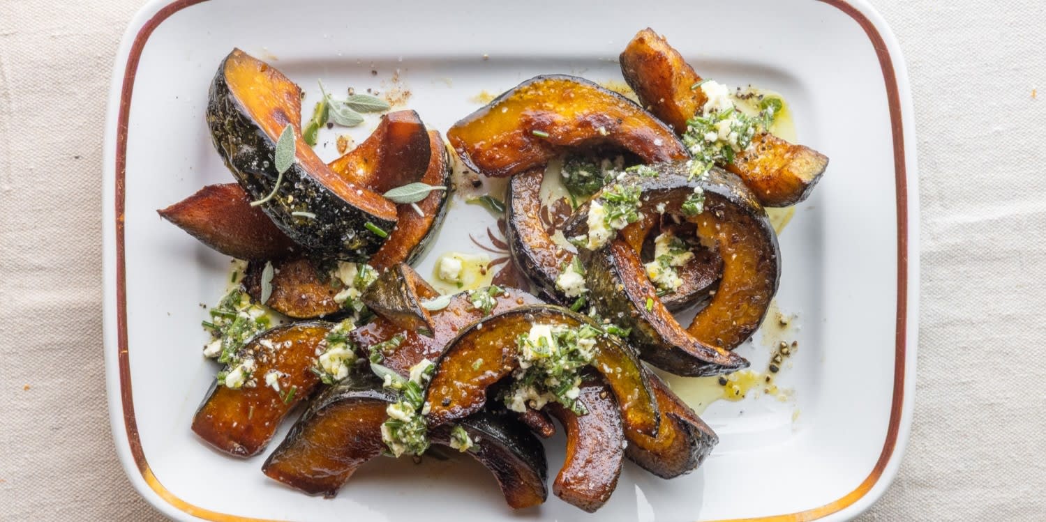 This Roasted Squash With Maple-Sage Vinaigrette Is an Autumnal Delight