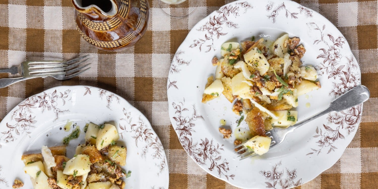 This Autumn Panzanella's Got Cheddar, Apple, Walnuts and More
