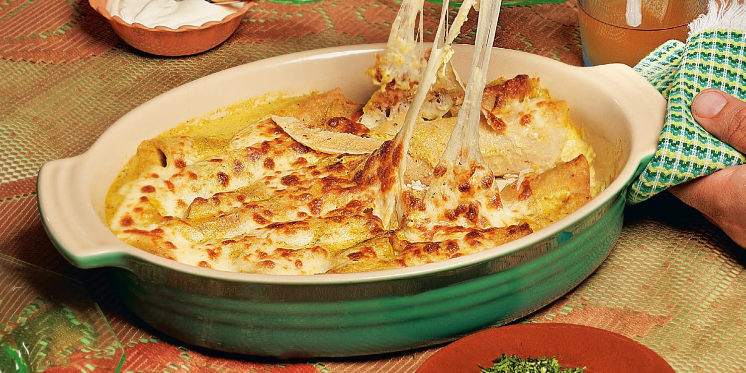 Cheesy Green Chicken Enchiladas Will Always Be a Crowd-Pleaser