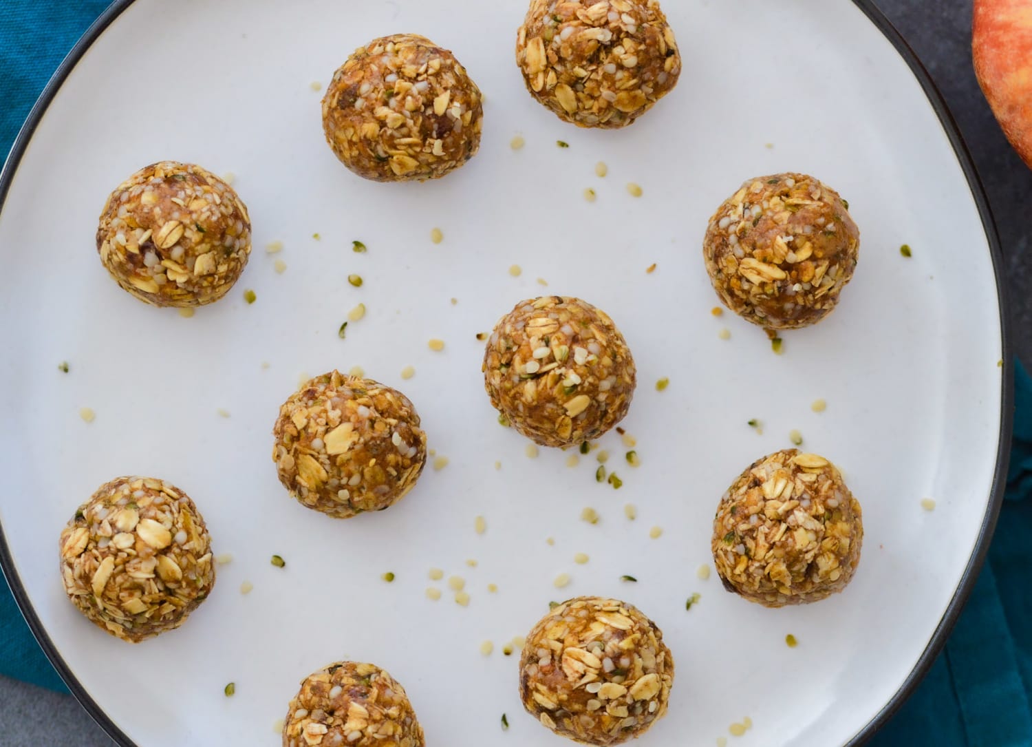 These No-Bake Apple Energy Bites Are a Dietitian's Go-To Fall Snack