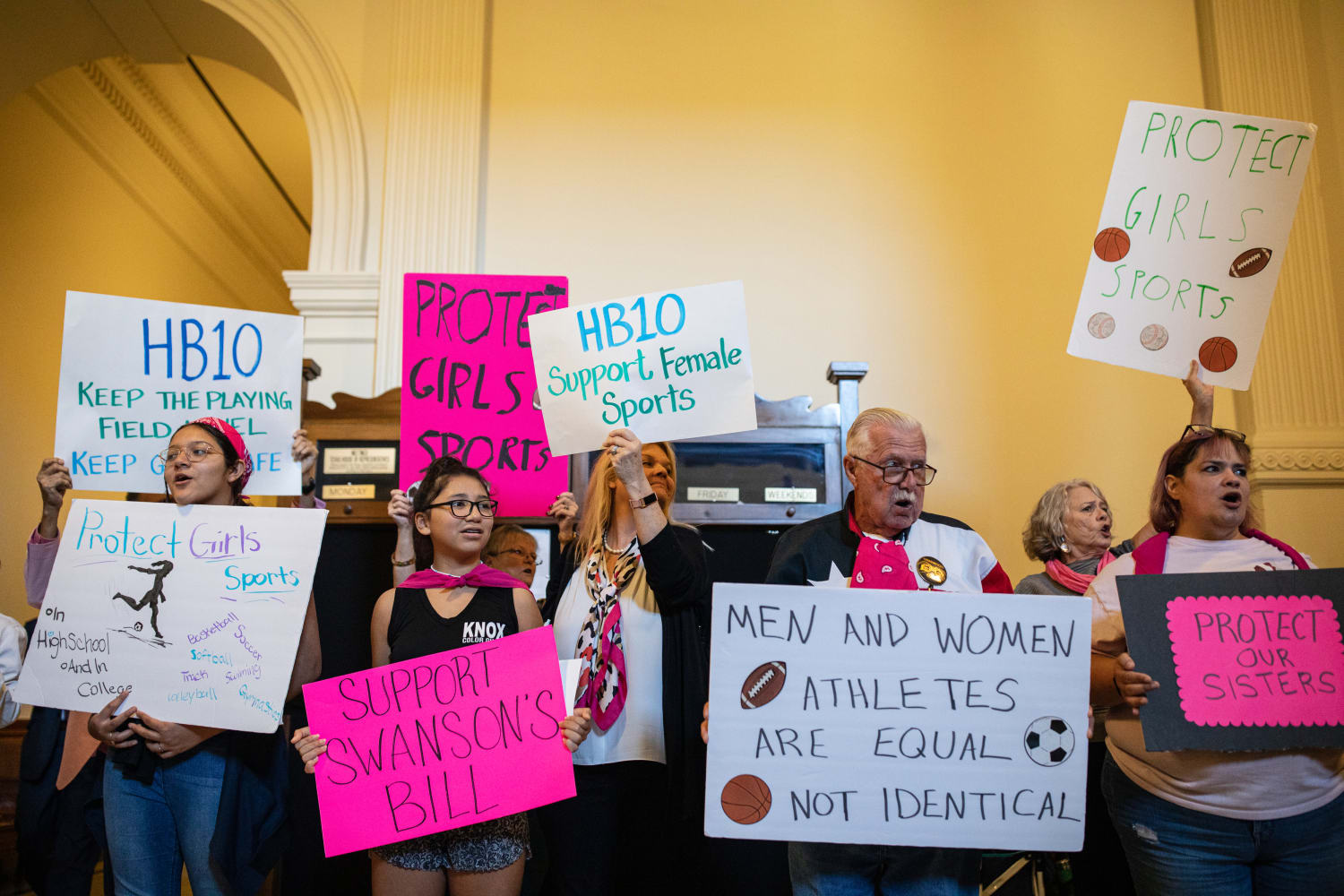 Texas ha considerado docenas de proyectos de ley anti-trans. Estas madres  han ayudado a detenerlos